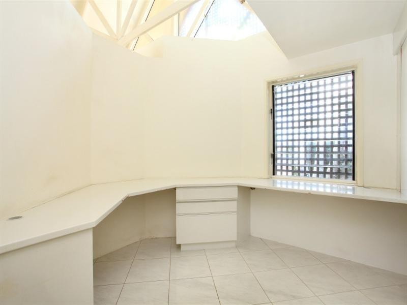 91 Cabana Boulevard, Benowa QLD 4217