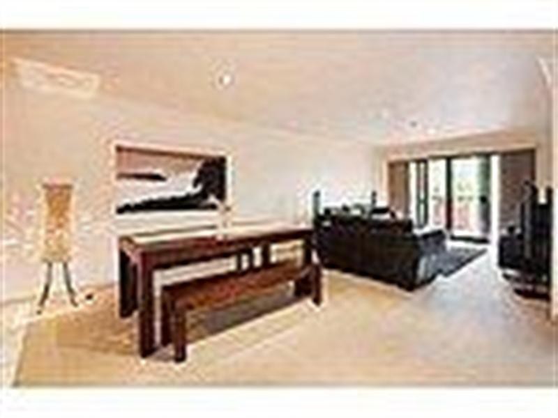 E9 – 1 Great Hall Drive, Miami QLD 4220