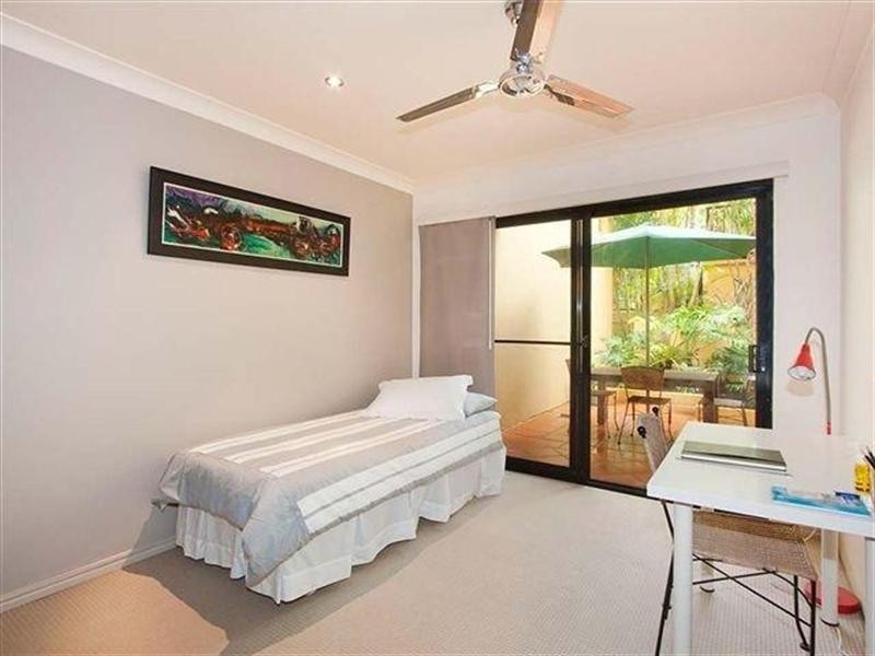 E9 – 1 Great Hall Drive, Miami QLD 4220