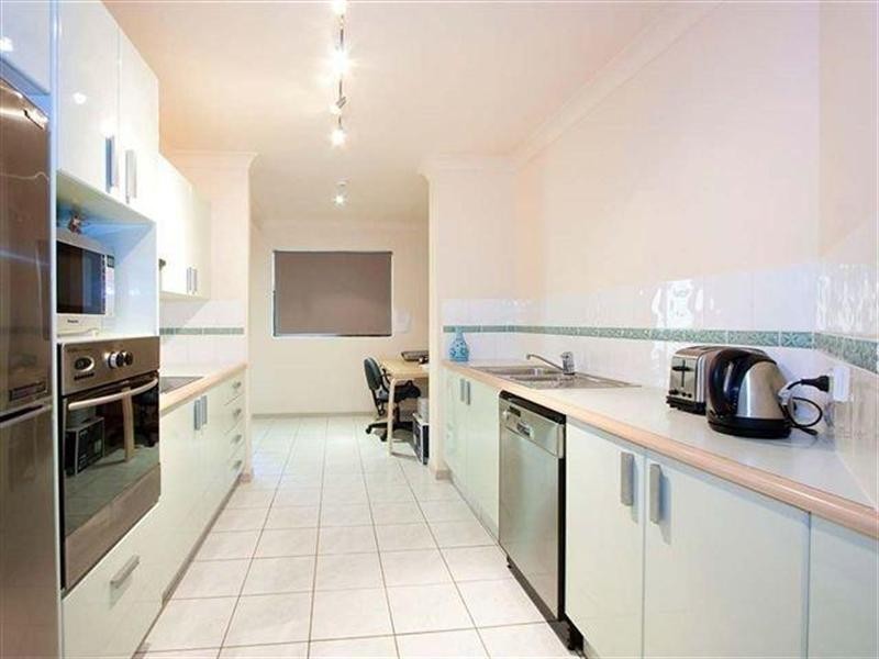 E9 – 1 Great Hall Drive, Miami QLD 4220