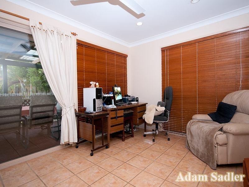 4 Yerrecoin Place, Burleigh Waters QLD 4220