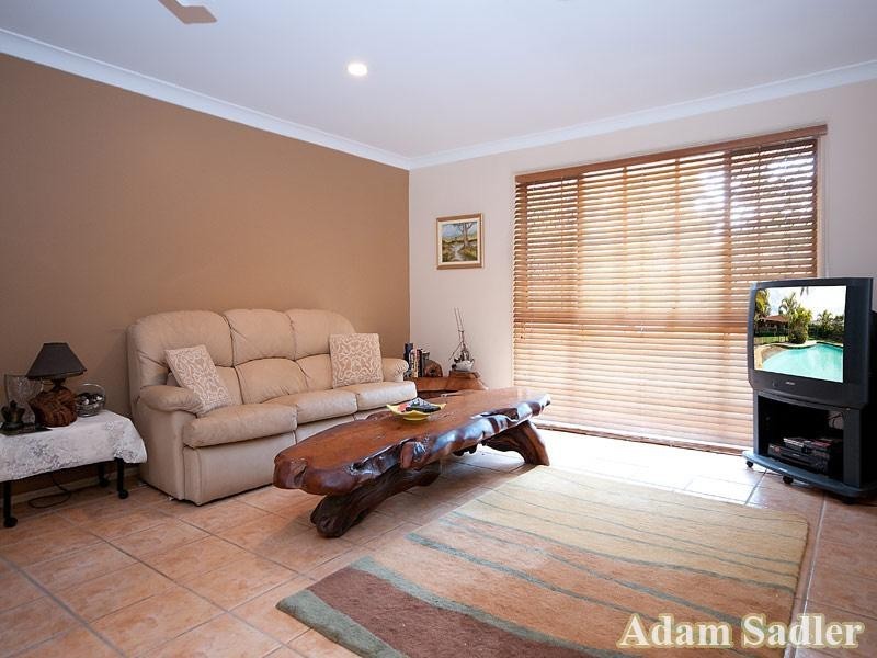 4 Yerrecoin Place, Burleigh Waters QLD 4220