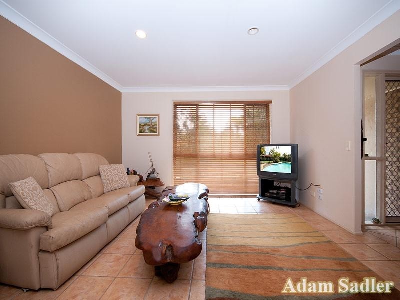 4 Yerrecoin Place, Burleigh Waters QLD 4220