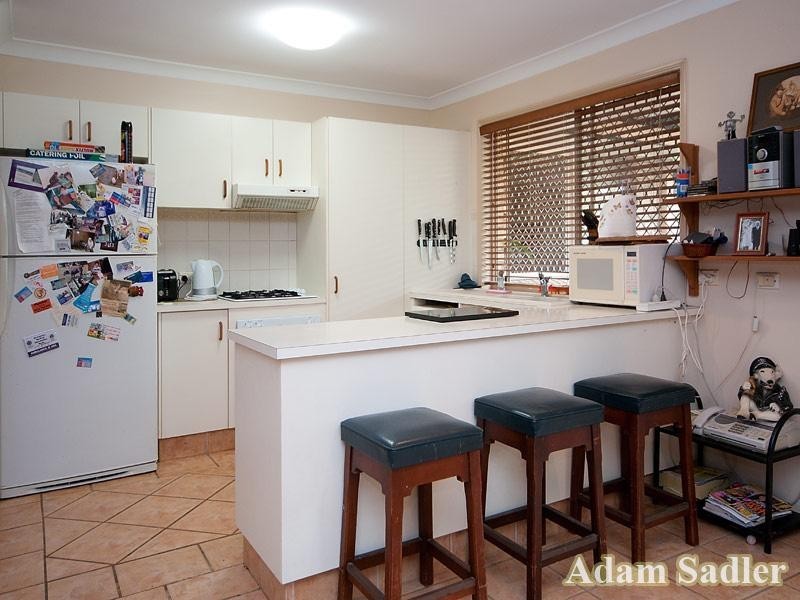 4 Yerrecoin Place, Burleigh Waters QLD 4220