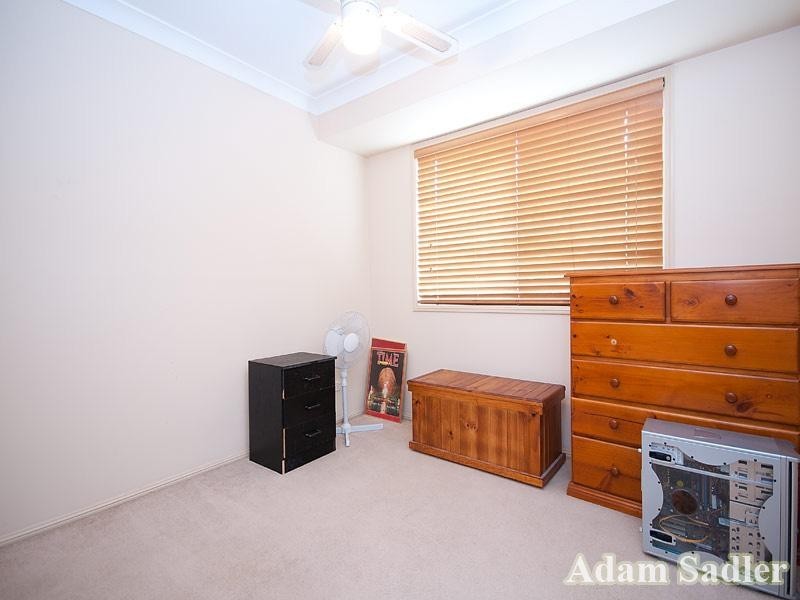 4 Yerrecoin Place, Burleigh Waters QLD 4220