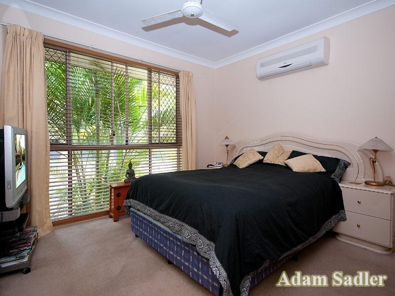 4 Yerrecoin Place, Burleigh Waters QLD 4220