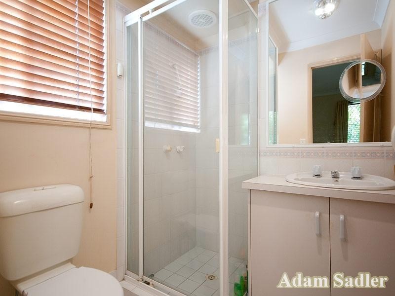 4 Yerrecoin Place, Burleigh Waters QLD 4220