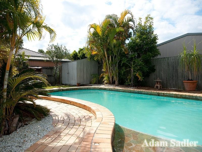 4 Yerrecoin Place, Burleigh Waters QLD 4220