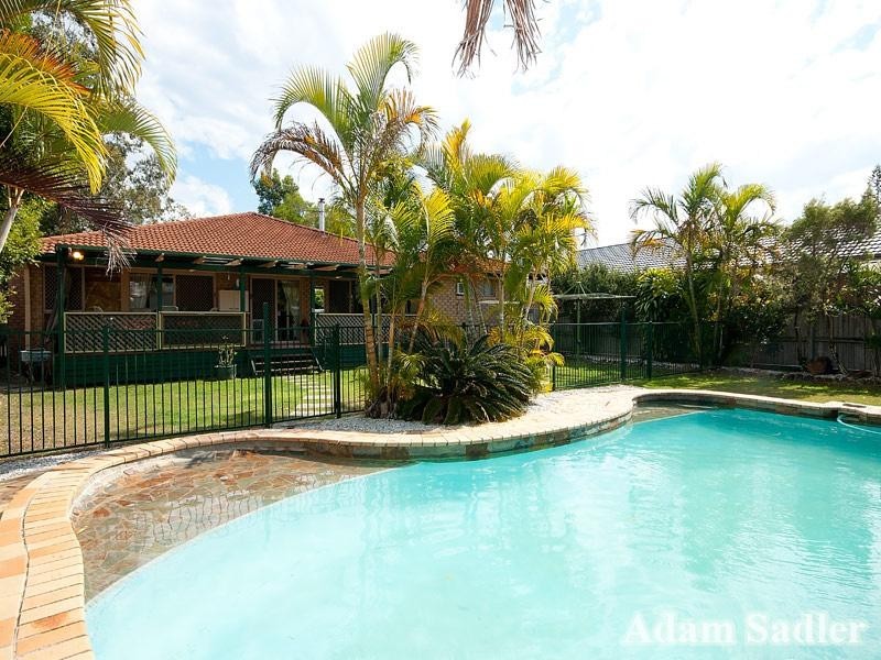 4 Yerrecoin Place, Burleigh Waters QLD 4220