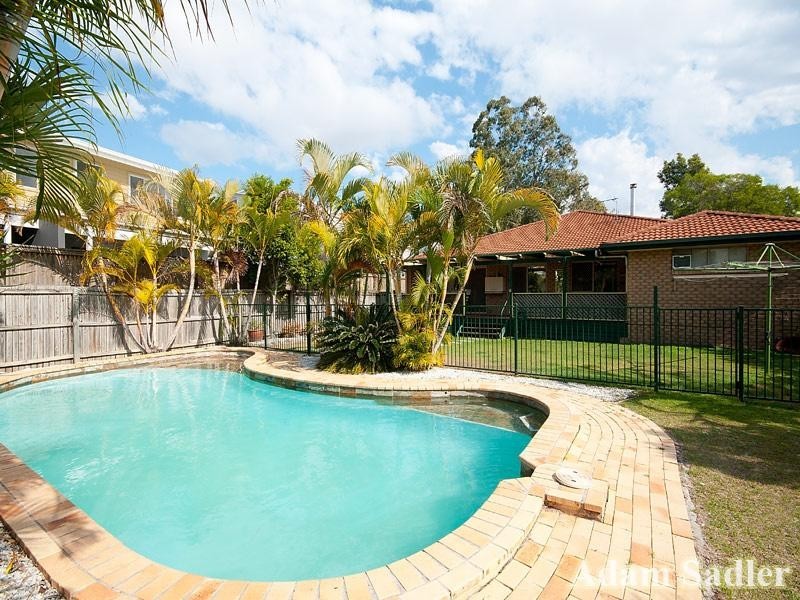 4 Yerrecoin Place, Burleigh Waters QLD 4220