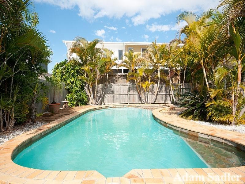 4 Yerrecoin Place, Burleigh Waters QLD 4220