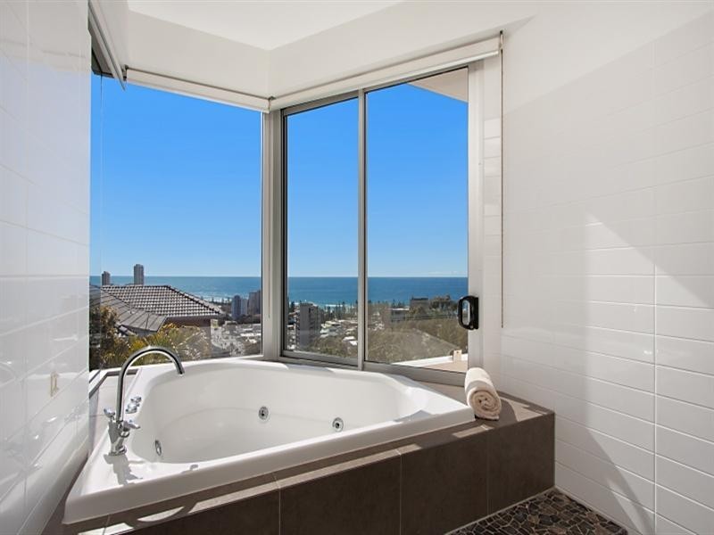 37 West Street, Burleigh Heads QLD 4220