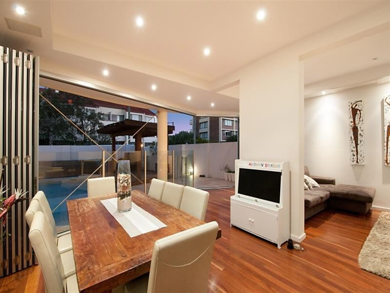 12 Nagel Avenue, Miami QLD 4220