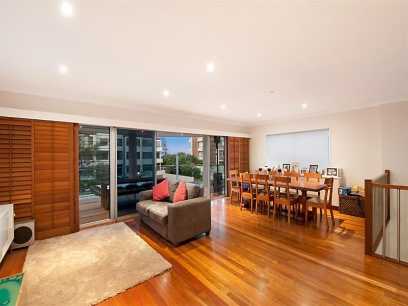 12 Nagel Avenue, Miami QLD 4220