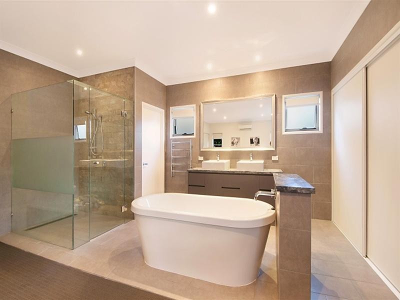 12 Nagel Avenue, Miami QLD 4220