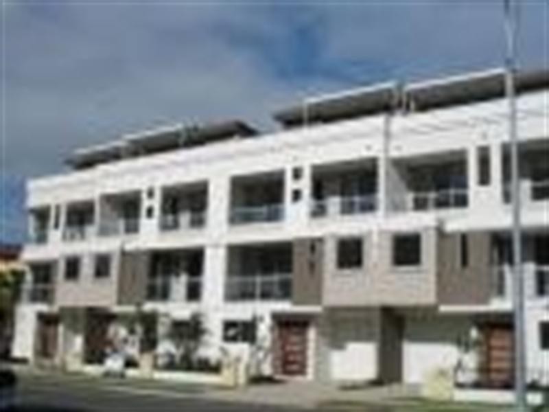 2/176 Surf Parade, Broadbeach QLD 4218