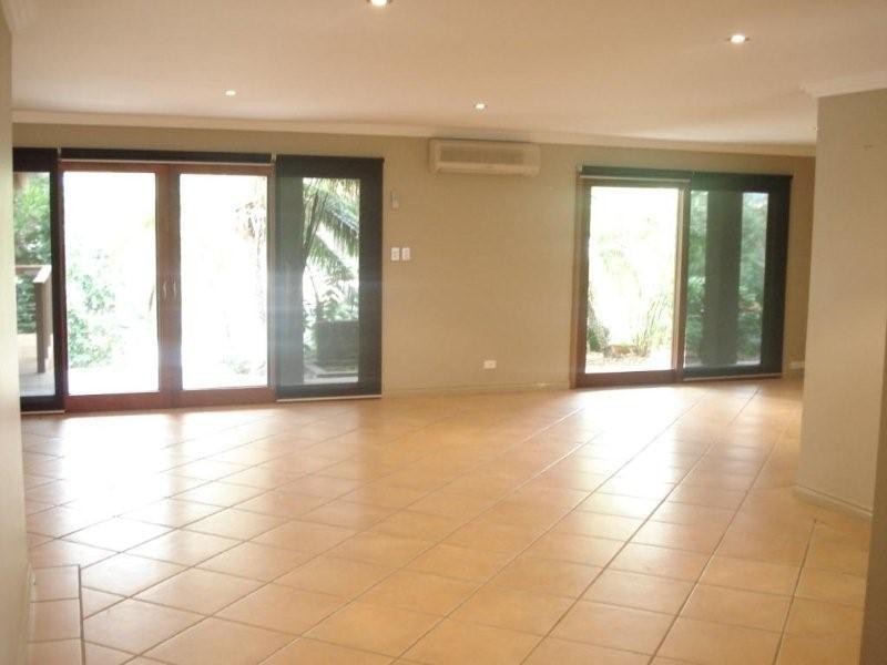 12 Park Avenue, Broadbeach Waters QLD 4218