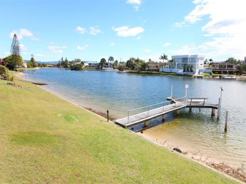 10 ‘Sunshine Villas’, 37 Hooker Boulevard, Broadbeach Waters QLD 4218