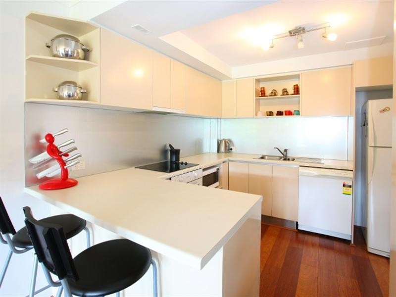 10 ‘Sunshine Villas’, 37 Hooker Boulevard, Broadbeach Waters QLD 4218