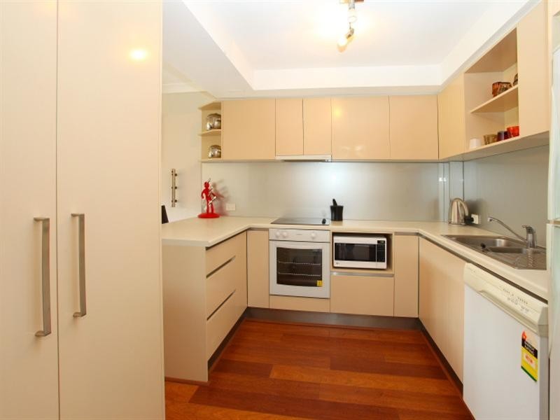 10 ‘Sunshine Villas’, 37 Hooker Boulevard, Broadbeach Waters QLD 4218