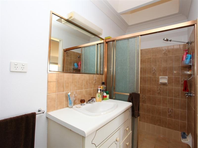 10 ‘Sunshine Villas’, 37 Hooker Boulevard, Broadbeach Waters QLD 4218