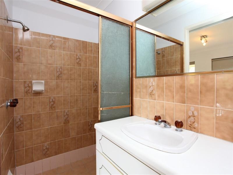 10 ‘Sunshine Villas’, 37 Hooker Boulevard, Broadbeach Waters QLD 4218