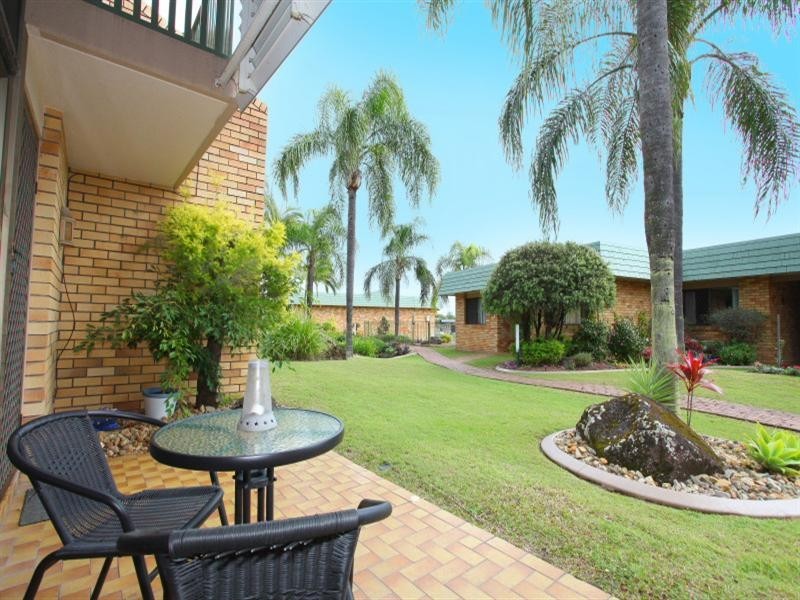 10 ‘Sunshine Villas’, 37 Hooker Boulevard, Broadbeach Waters QLD 4218