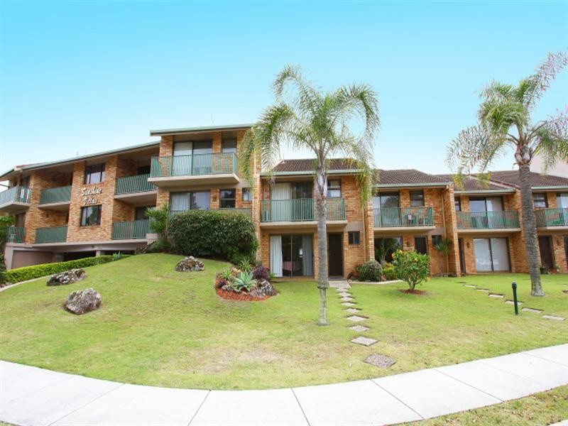 10 ‘Sunshine Villas’, 37 Hooker Boulevard, Broadbeach Waters QLD 4218