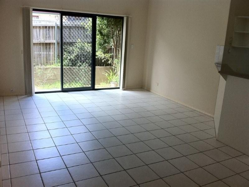 2/28 Blake Street, Southport QLD 4215