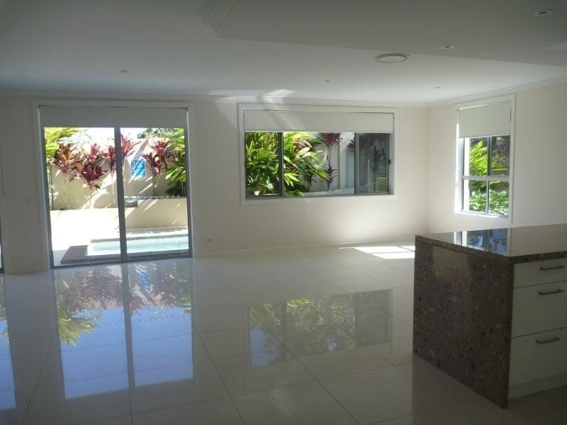 8012B Vista Drive, Benowa QLD 4217