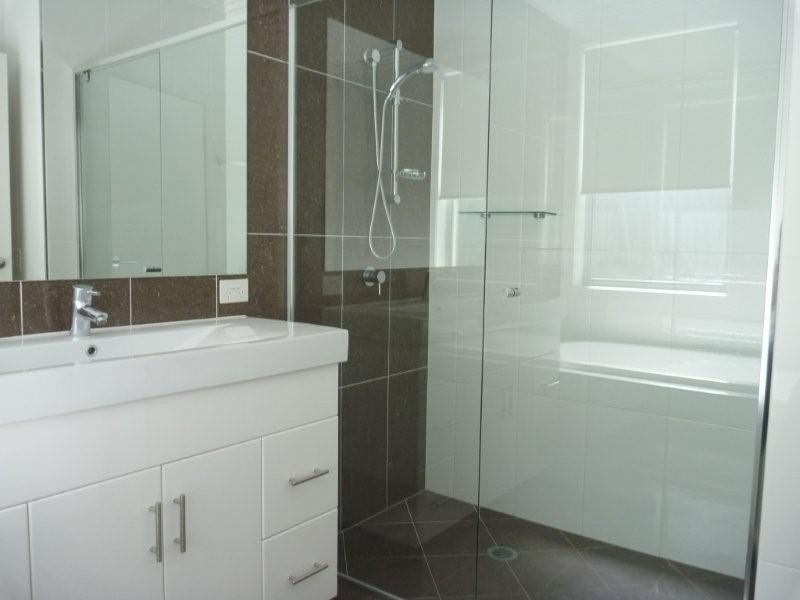 8012B Vista Drive, Benowa QLD 4217