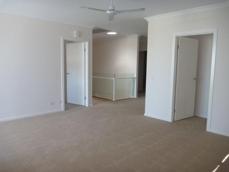 8012B Vista Drive, Benowa QLD 4217