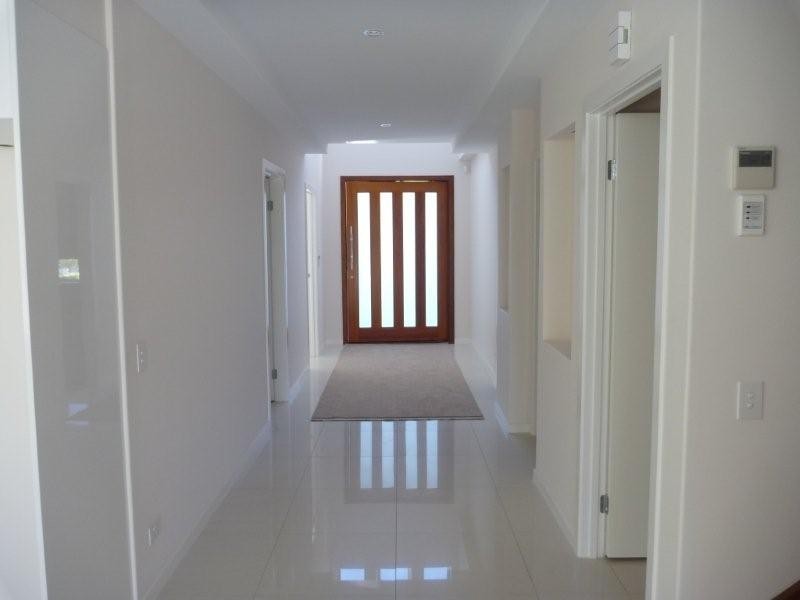 8012B Vista Drive, Benowa QLD 4217