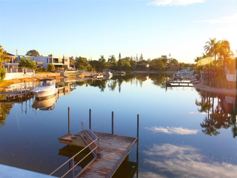 9 Andrea Avenue, Broadbeach Waters QLD 4218