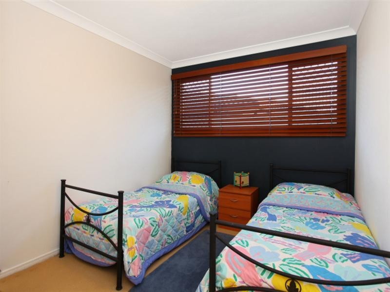 9 Andrea Avenue, Broadbeach Waters QLD 4218