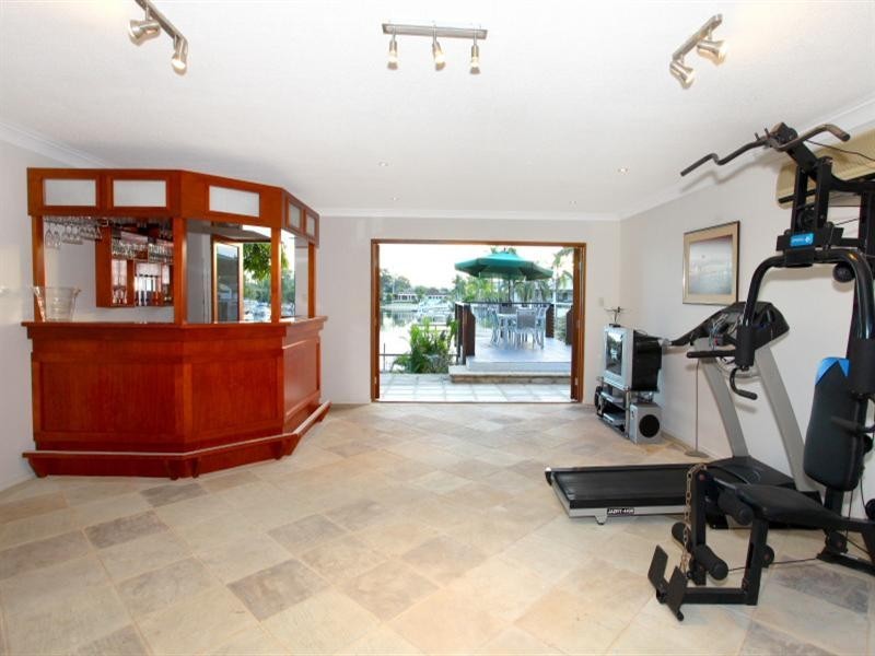 9 Andrea Avenue, Broadbeach Waters QLD 4218