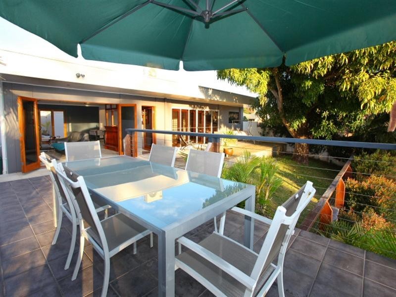 9 Andrea Avenue, Broadbeach Waters QLD 4218