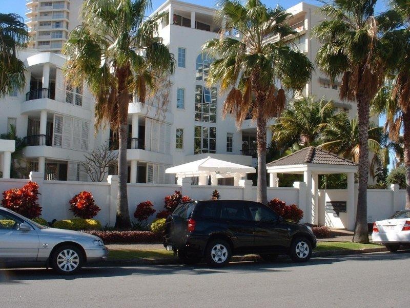 3/3 Federation Avenue, Broadbeach QLD 4218