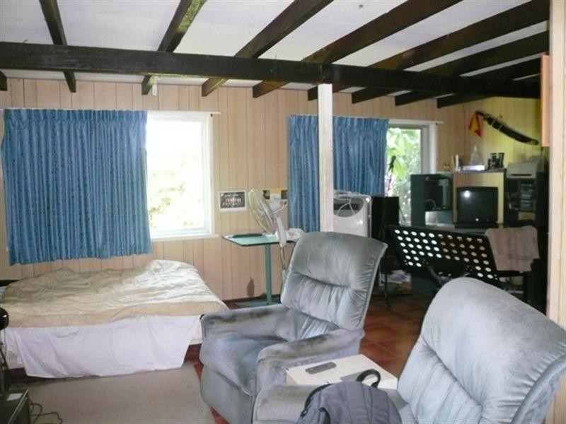 228 Government Road, Labrador QLD 4215