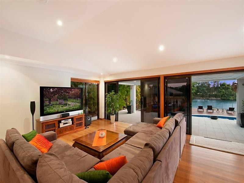 20 Kawana Crescent, Ashmore QLD 4214