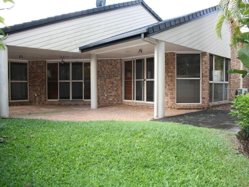 86 Santa Cruz Boulevard, Clear Island Waters QLD 4226