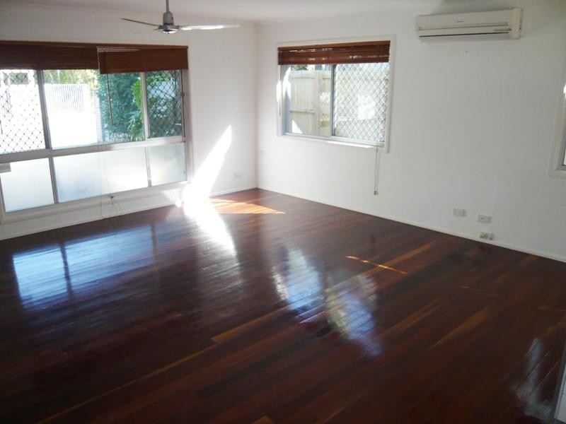 42 Allambi Avenue, Broadbeach Waters QLD 4218