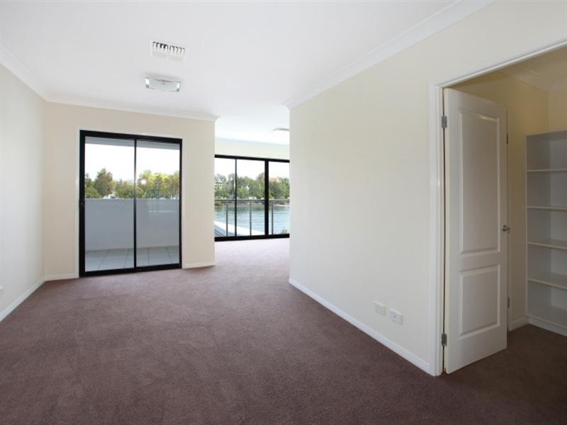 225 Stanhill Drive, Surfers Paradise QLD 4217