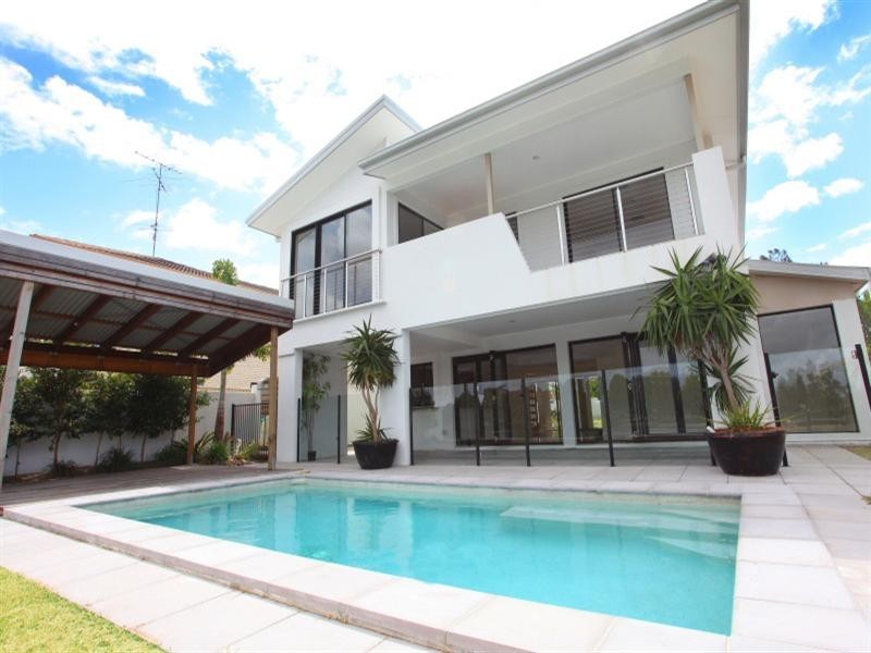 225 Stanhill Drive, Surfers Paradise QLD 4217