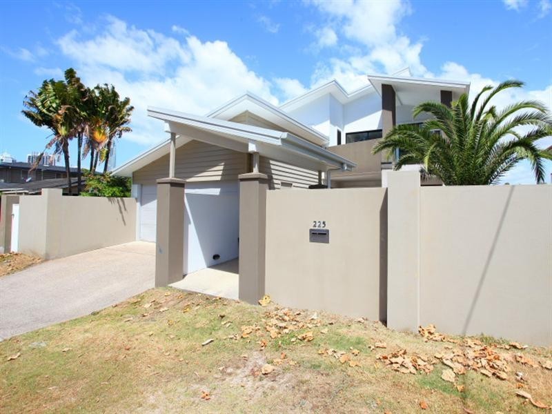 225 Stanhill Drive, Surfers Paradise QLD 4217