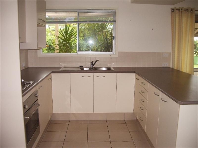 130 Bamboo Avenue, Benowa QLD 4217