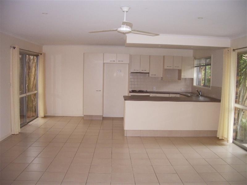 130 Bamboo Avenue, Benowa QLD 4217