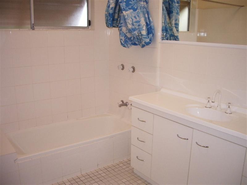 130 Bamboo Avenue, Benowa QLD 4217