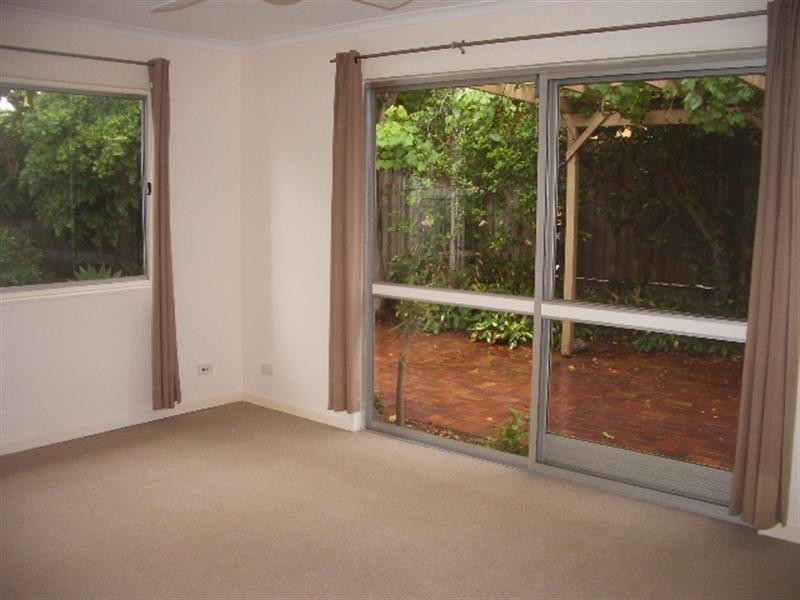 130 Bamboo Avenue, Benowa QLD 4217