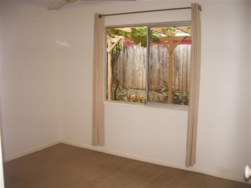 130 Bamboo Avenue, Benowa QLD 4217